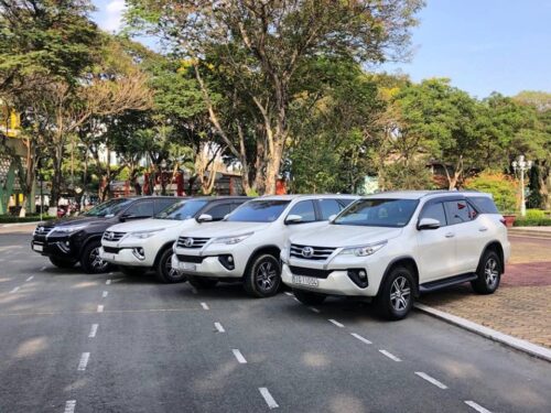 Bạn nên Thuê Xe 7 Chỗ Tại Sân Bay Tân Sơn Nhất tại Huy Đạt vì dễ đặt xe